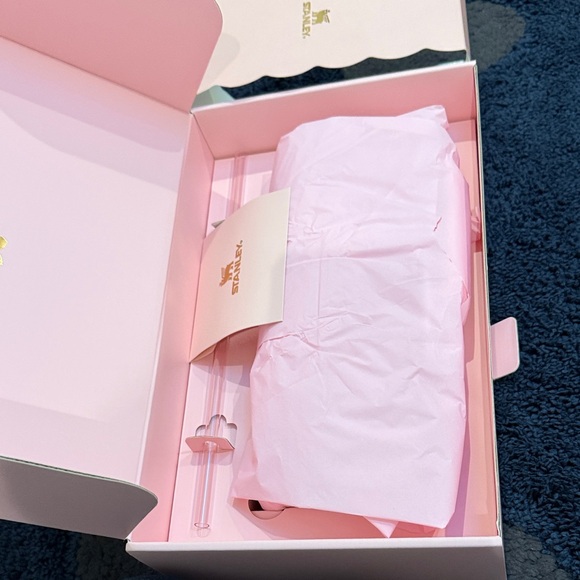 Stanley Quencher H2.0 Tumbler 40 oz valentine - Picture 6 of 8